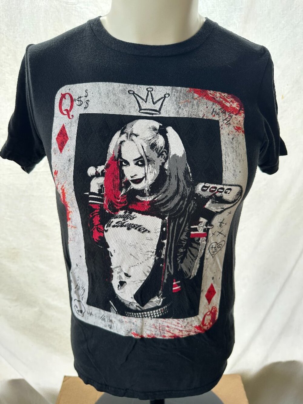 Harley Quinn Queen Card Suicide Squad Men's Black Shirt Size XS DC Comics